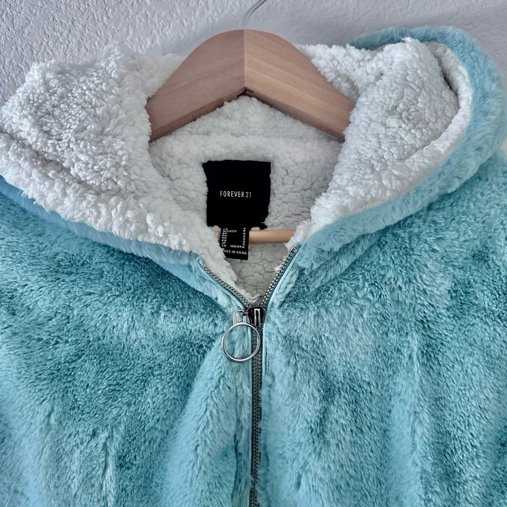 Forever 21 women’s mint green soft faux fur  bomber puffer plush jacket small - Picture 10 of 11